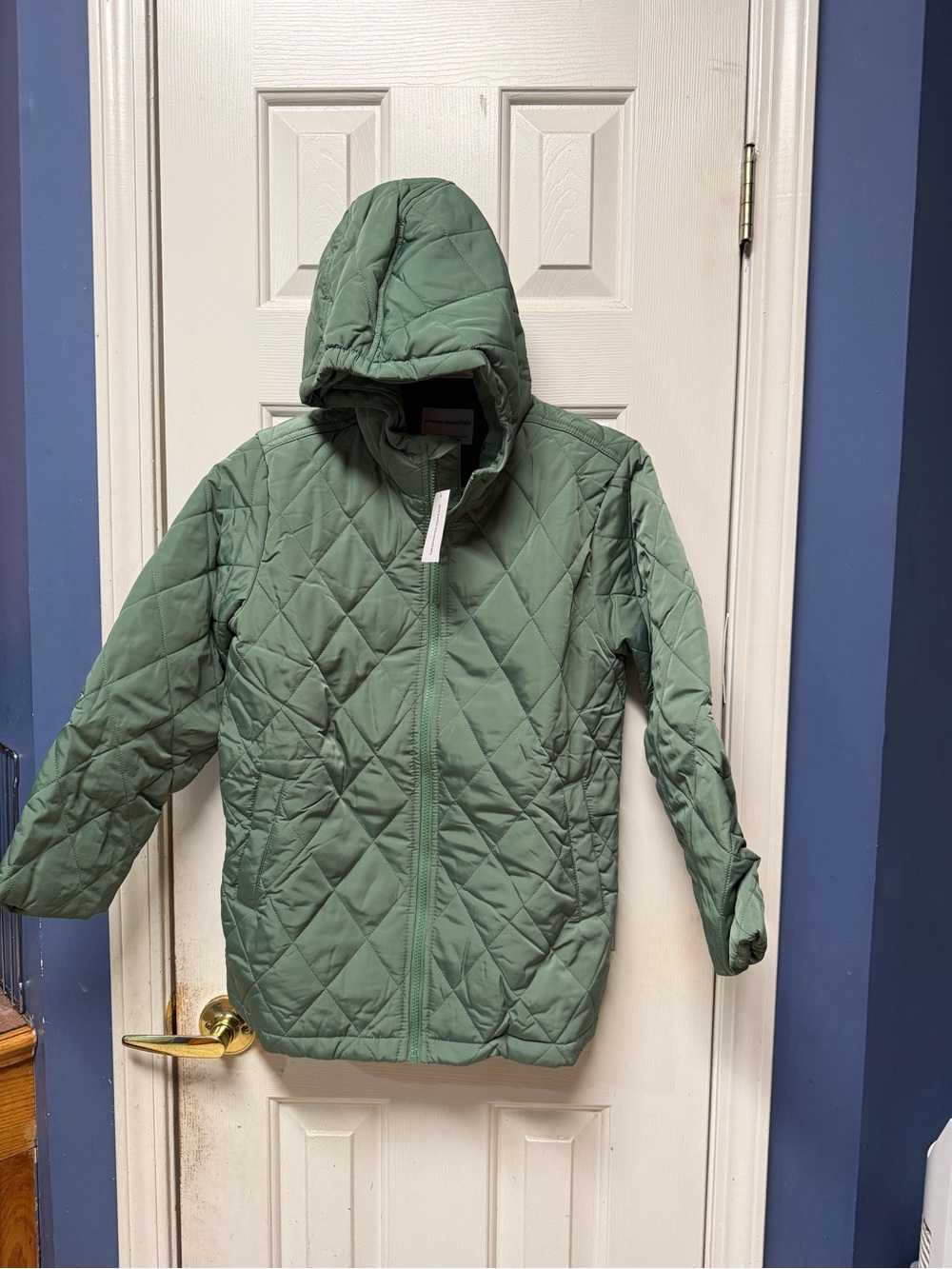 Amazon Essentials Quilted Hooded Puffer Jacket in Sage Green Big Kid size L